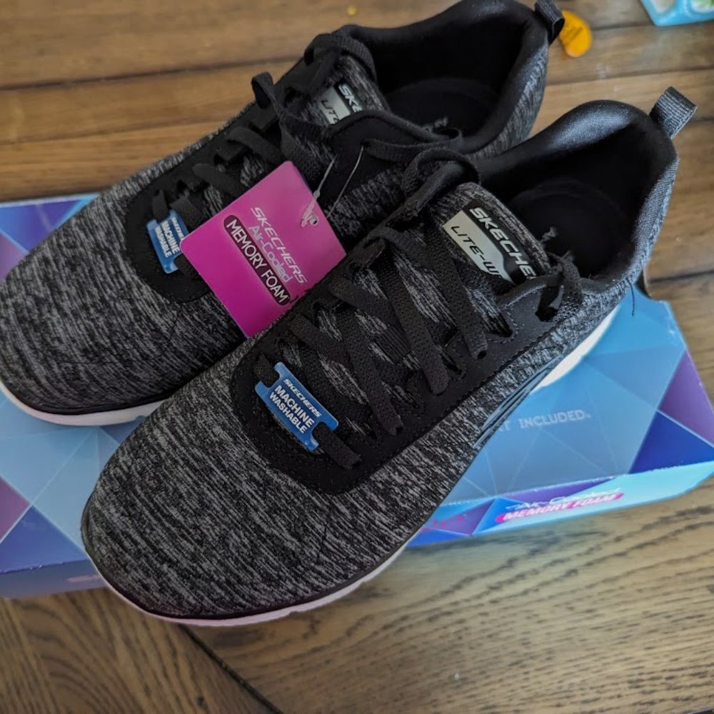 Skechers Women's Flex Appeal 2.0 Machine Wash Sneaker 8 Wide New